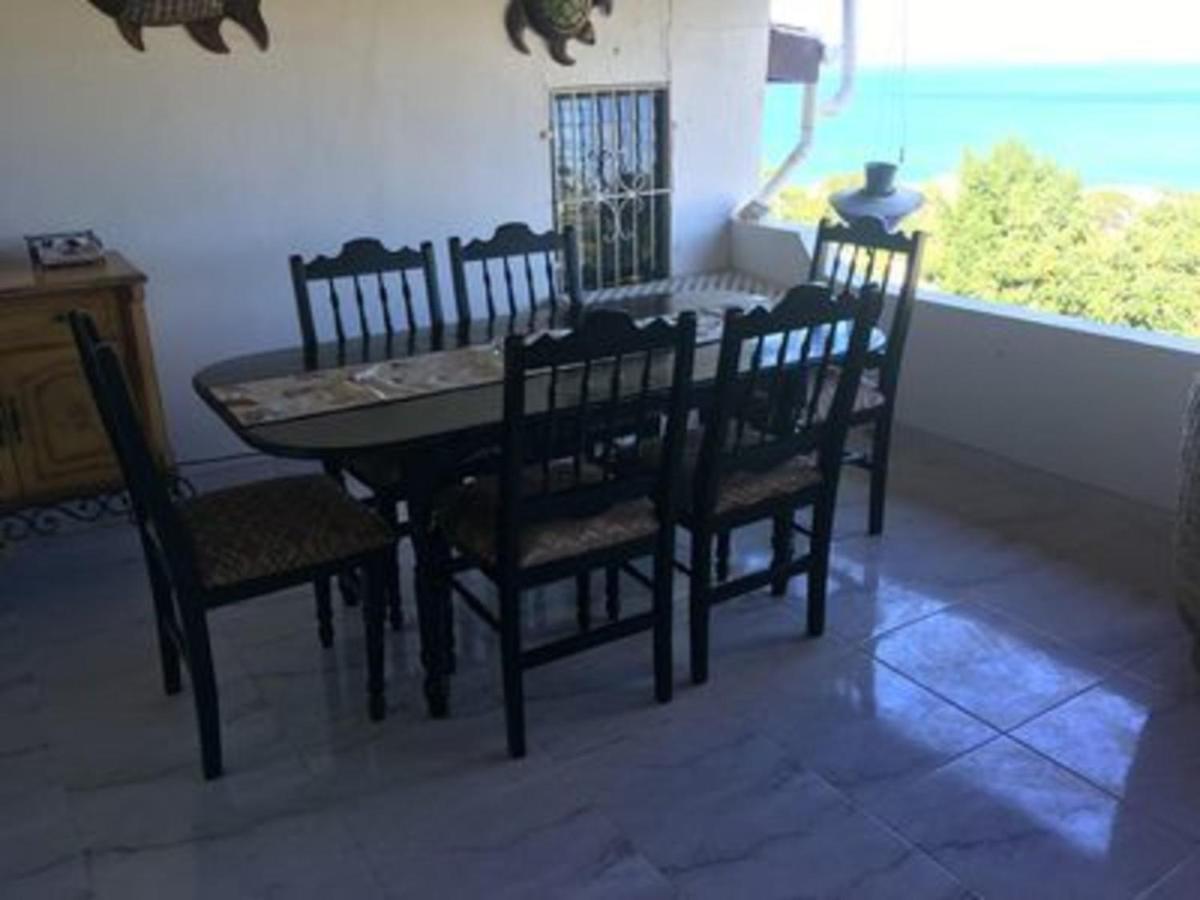 Attractive 2-Bed Apartment Stunning Sea View Dickenson Bay Kültér fotó