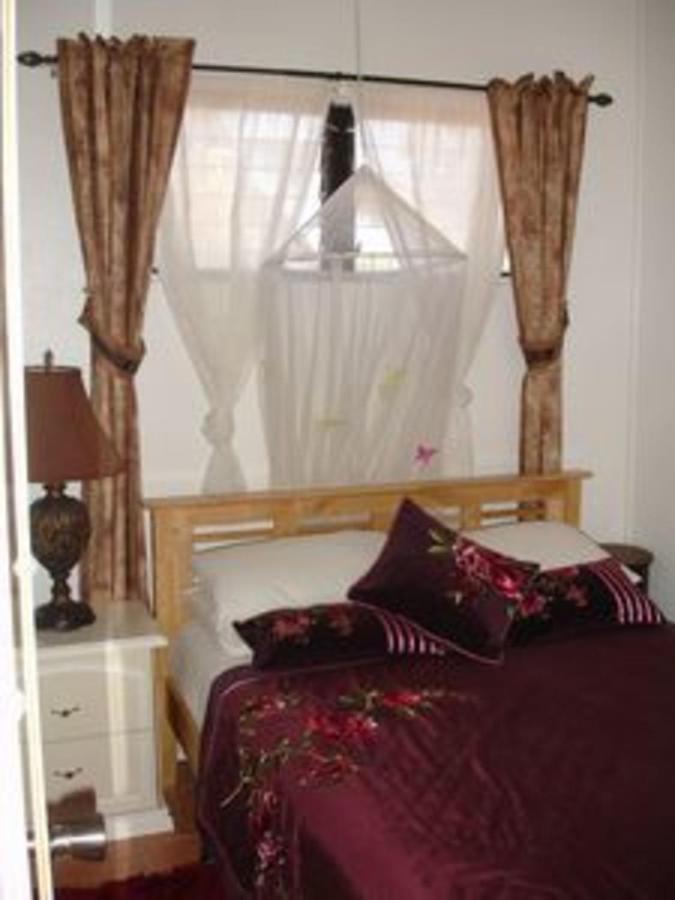 Attractive 2-Bed Apartment Stunning Sea View Dickenson Bay Kültér fotó