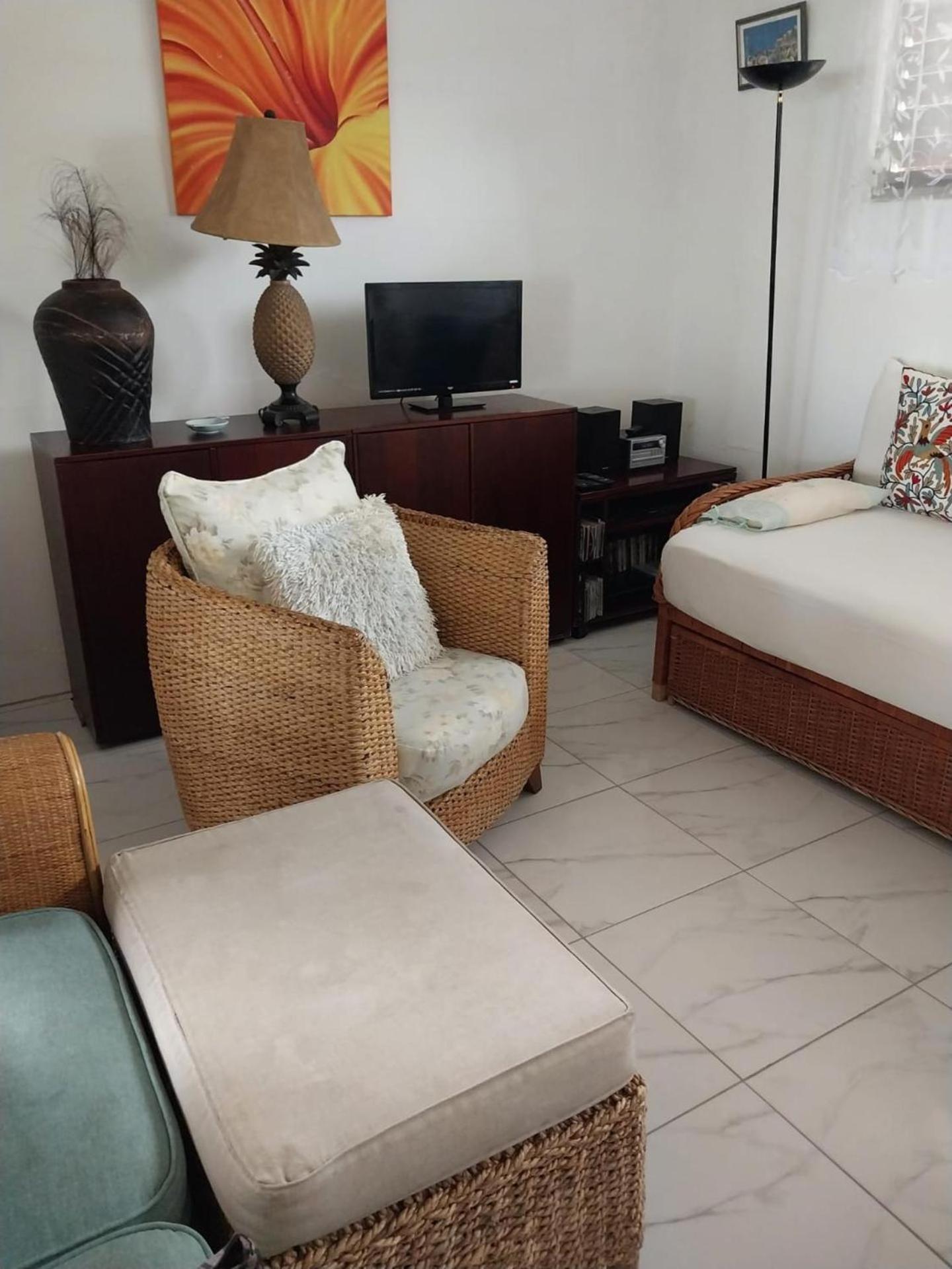 Attractive 2-Bed Apartment Stunning Sea View Dickenson Bay Kültér fotó
