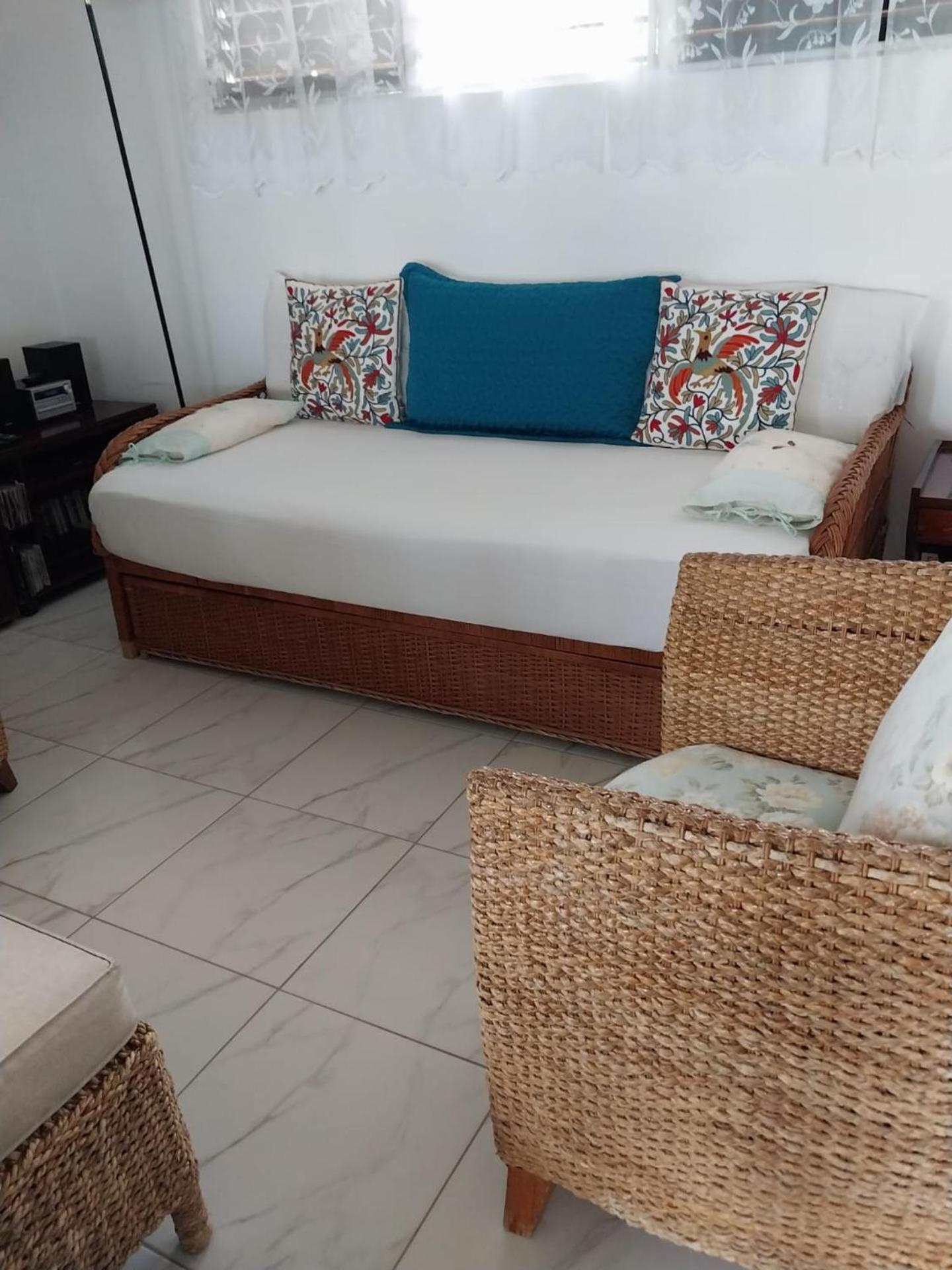 Attractive 2-Bed Apartment Stunning Sea View Dickenson Bay Kültér fotó
